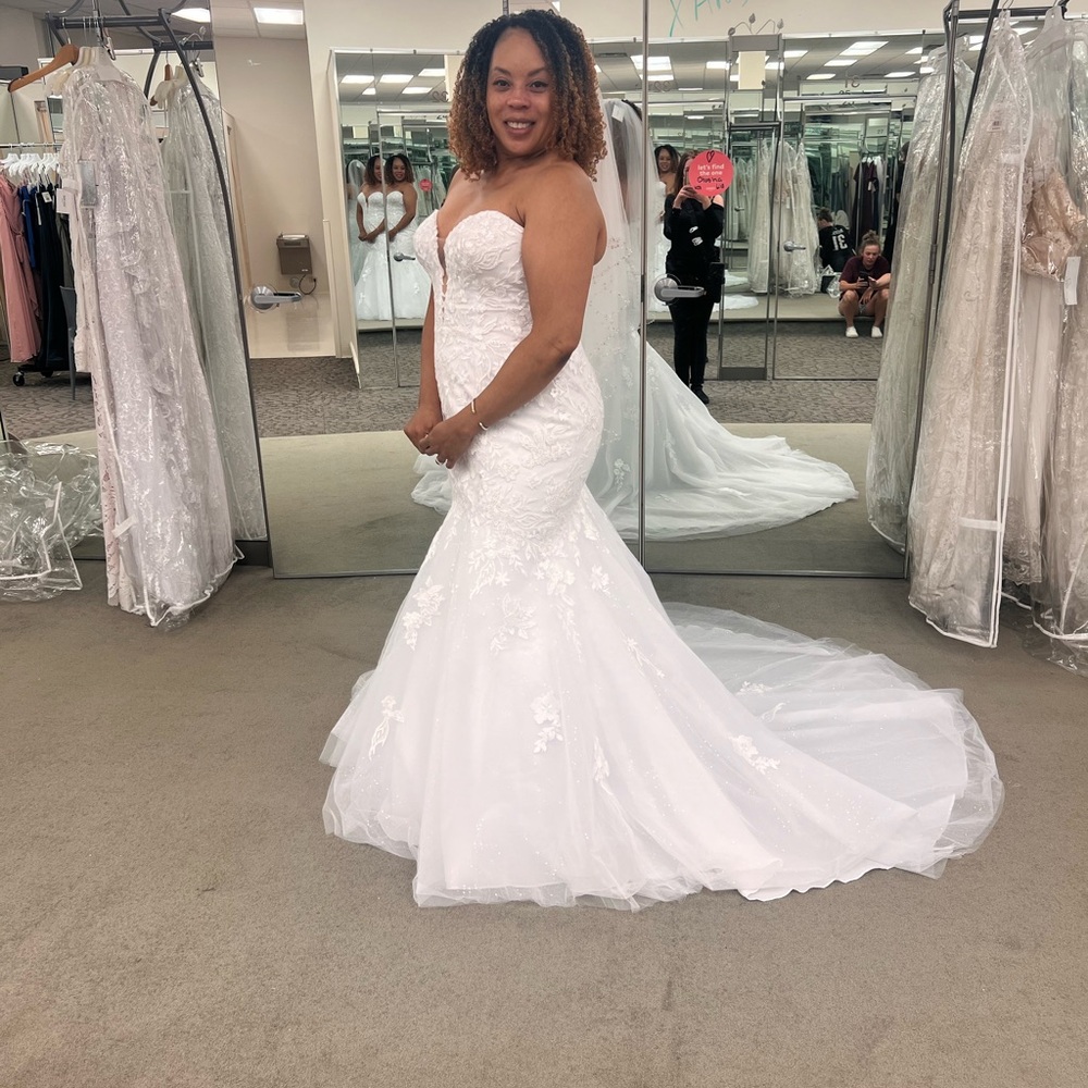 David's Bridal White Strapless Wedding Dress